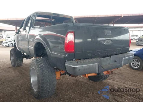 2015 Ford F-250 Lariat z USA, uszkodzony, nr VIN 1FT7W2BT6FEA26193